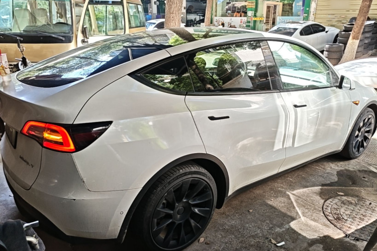 Tesla Model Y 2022 #5 Tesla Model Y 2022 immagine di auto #5