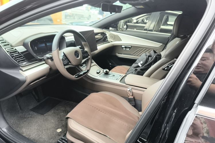 BYD Han 2024 car image #19