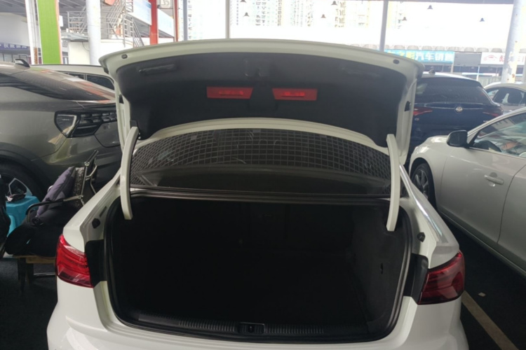 Audi A3 2019 car image #19