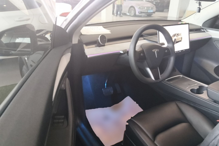 Tesla Model Y 2024 #16 Tesla Model Y 2024 car image #16