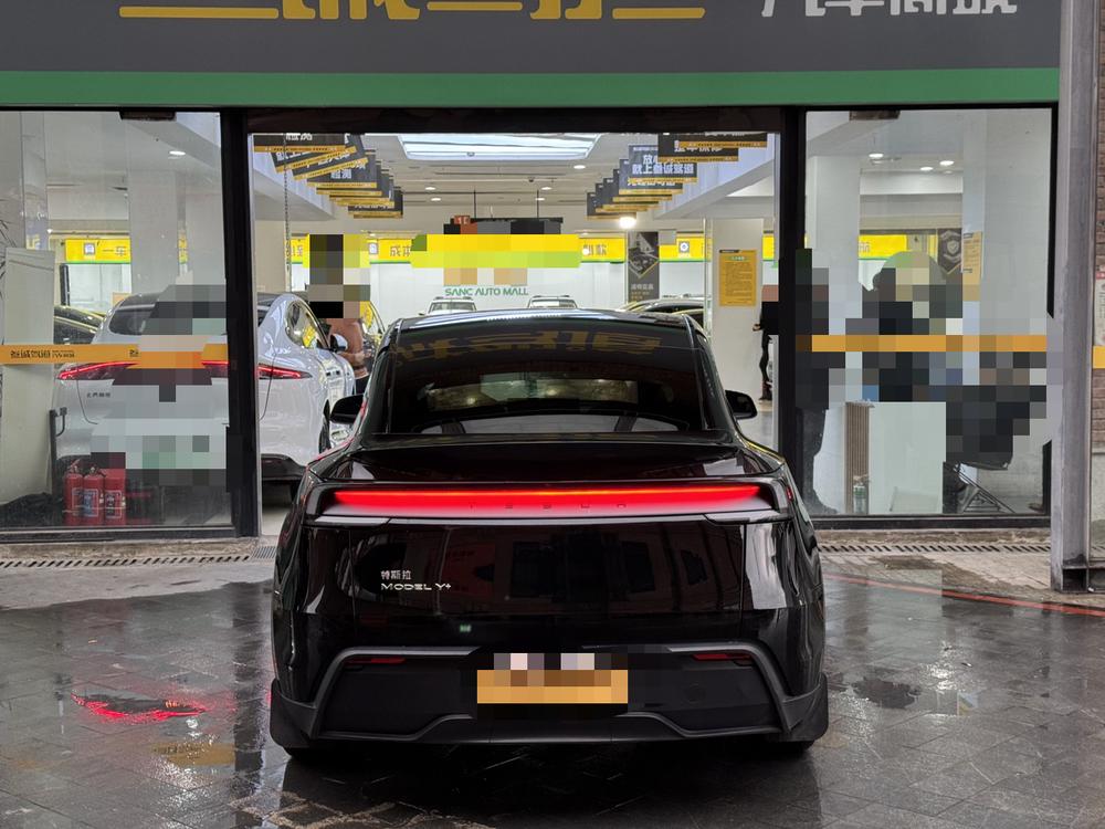 Tesla Model Y 2026 #5 Tesla Model Y 2026 изображение автомобиля #5