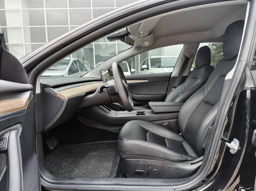 Tesla Model Y 2023 #4 Tesla Model Y 2023 car image #4