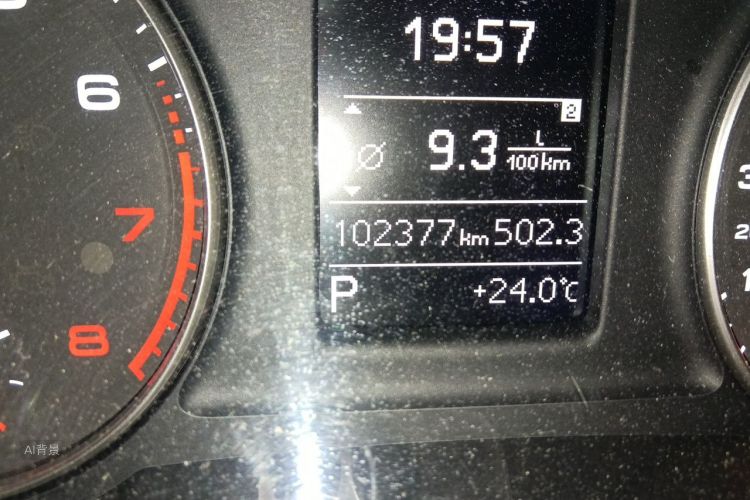 Audi Q3 2015 car image #14