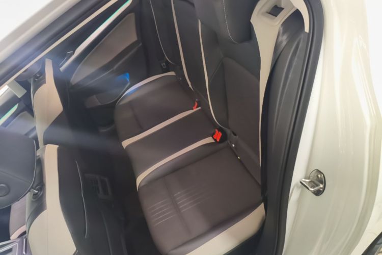 Volkswagen Golf 2022 car image #13