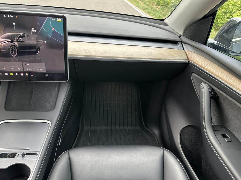 Tesla Model Y 2023 #9 Tesla Model Y 2023 car image #9