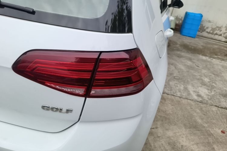 Volkswagen Golf 2019 car image #8