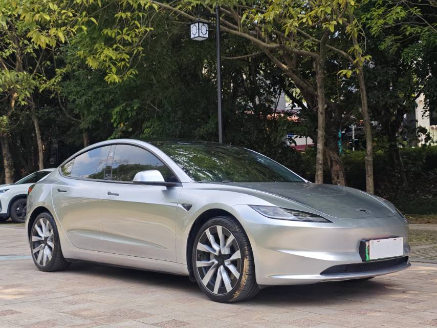 Tesla Model 3 2025 car image #3