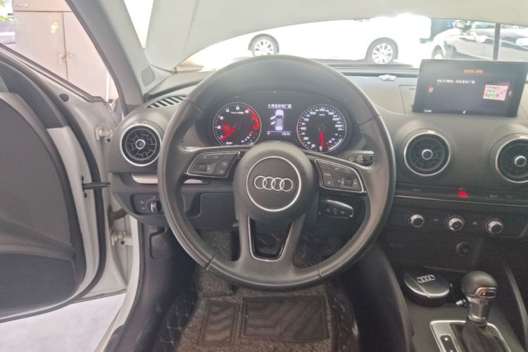 Audi A3 2018 car image #11