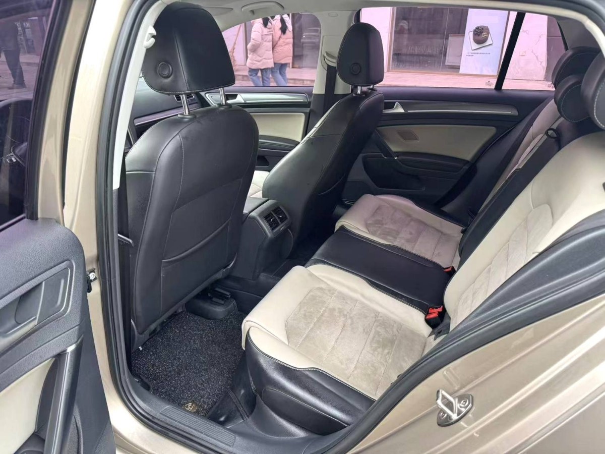 Volkswagen Golf 2017 car image #8