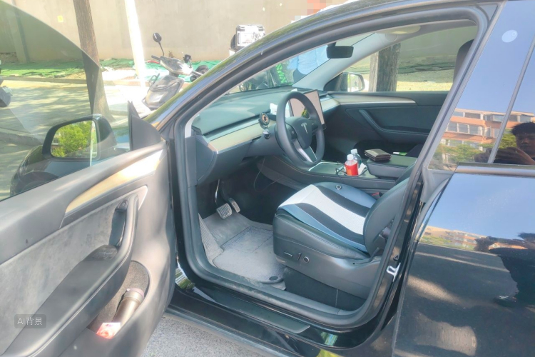 Tesla Model Y 2023 immagine di auto #18