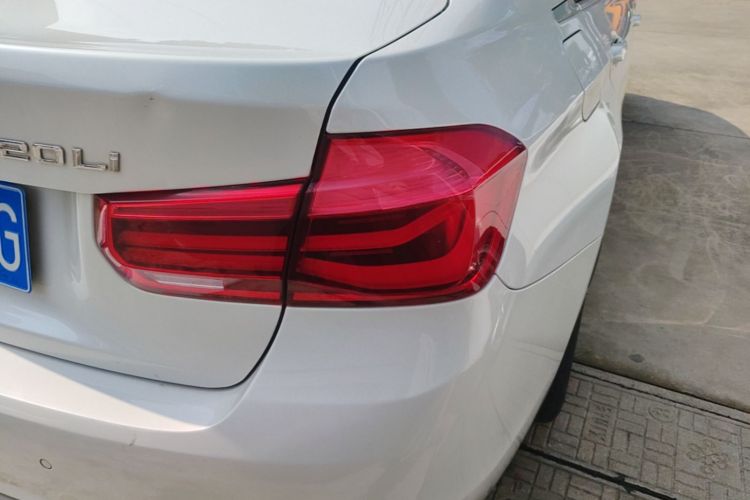 BMW 3 Series 2018 #8 BMW 3 Series 2018 car image #8