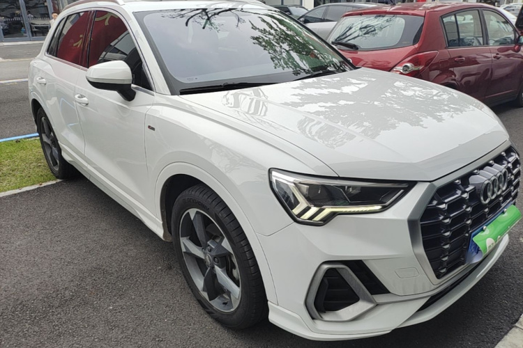 Audi Q3 2020 car image #4