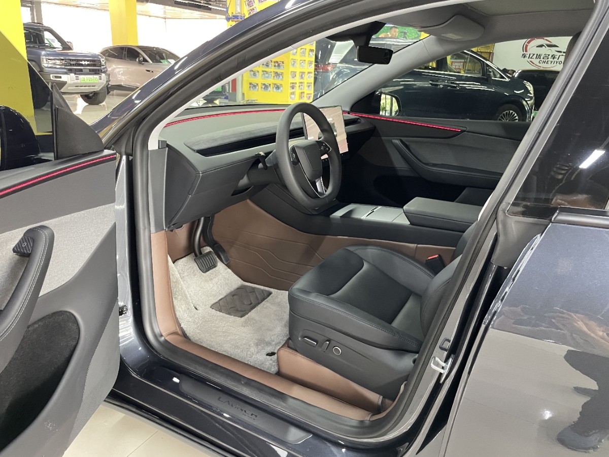 Tesla Model Y 2025 car image #3