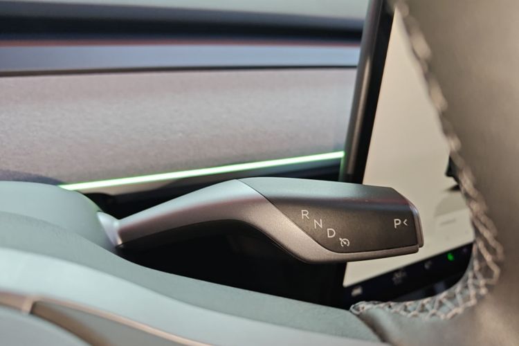 Tesla Model Y 2022 car image #14