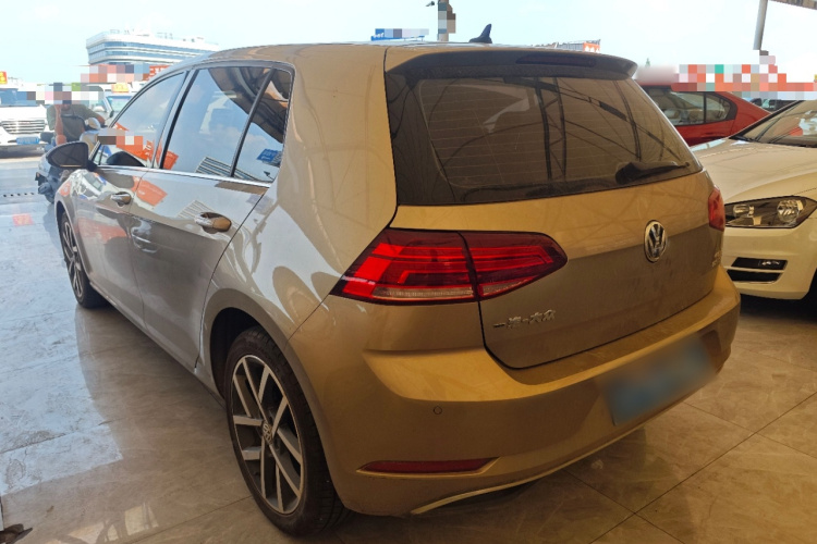Volkswagen Golf 2020 car image #5