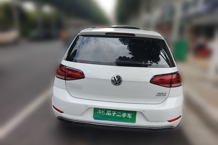 Volkswagen Golf 2018 car image #4