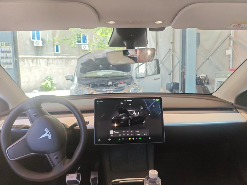 Tesla Model Y 2023 #5 Tesla Model Y 2023 car image #5