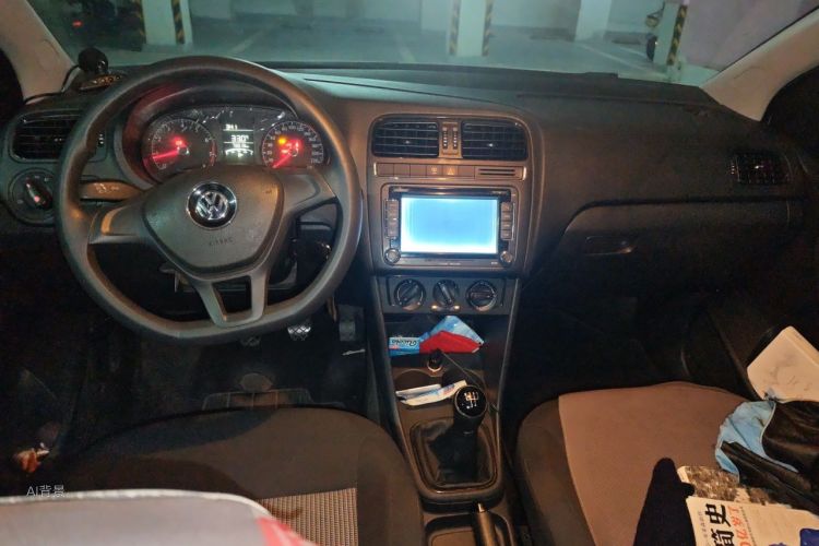Volkswagen Polo 2015 car image #11