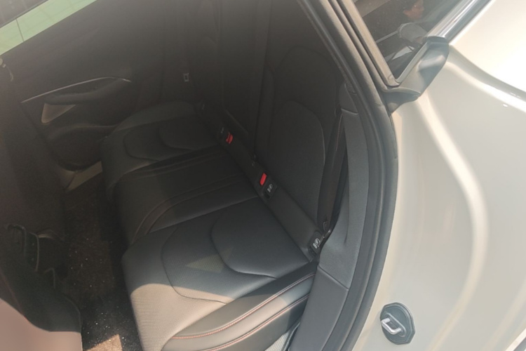 MI SU7 2024 car image #17