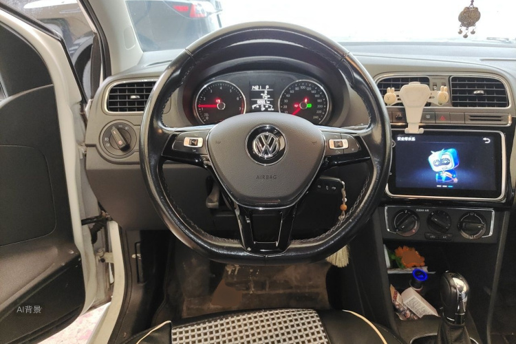 Volkswagen Polo 2018 car image #12