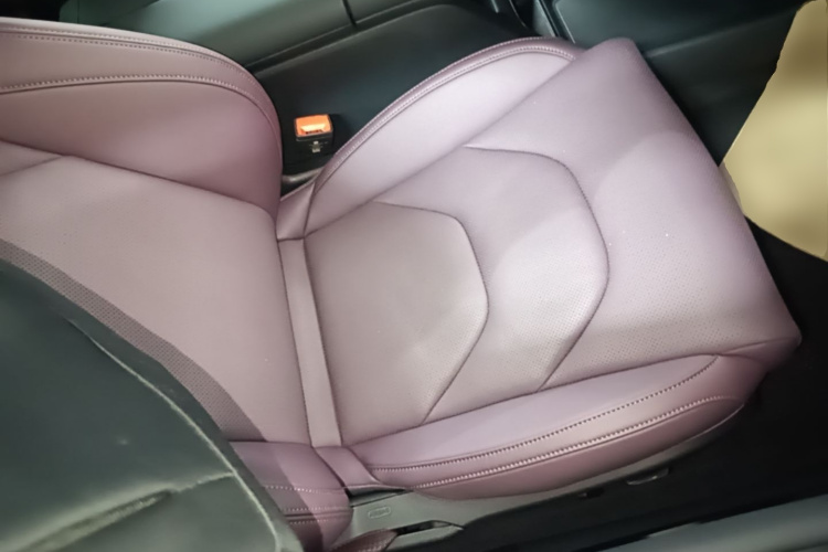 MI SU7 2024 immagine di auto #24