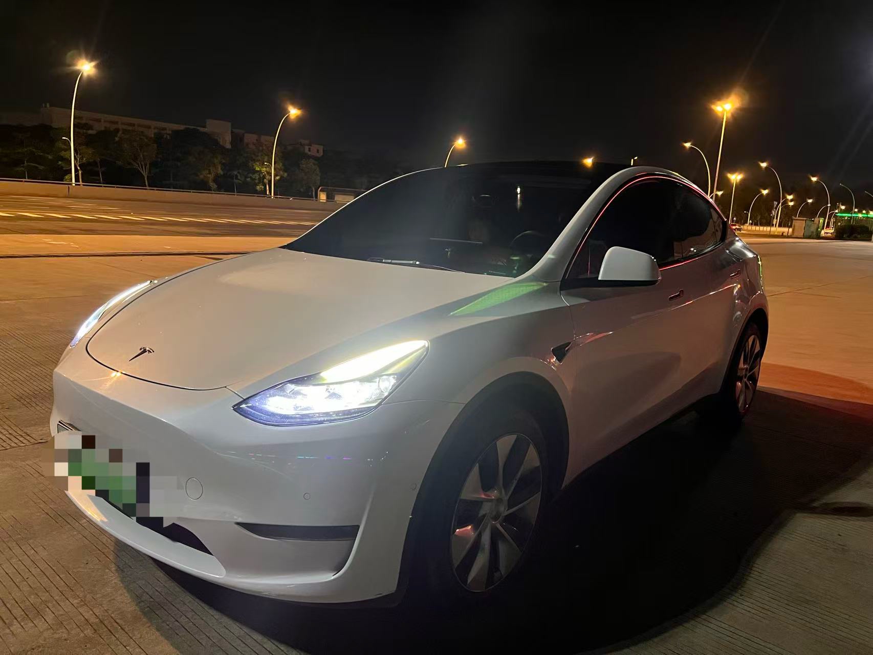 Tesla Model Y 2023 car image 