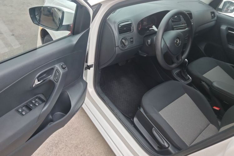 Volkswagen Polo 2017 car image #16