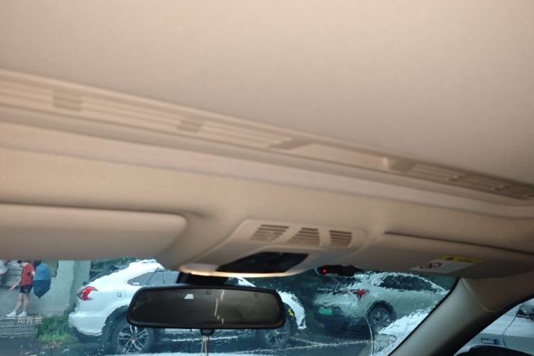 BMW 3 Series 2018 car image #20