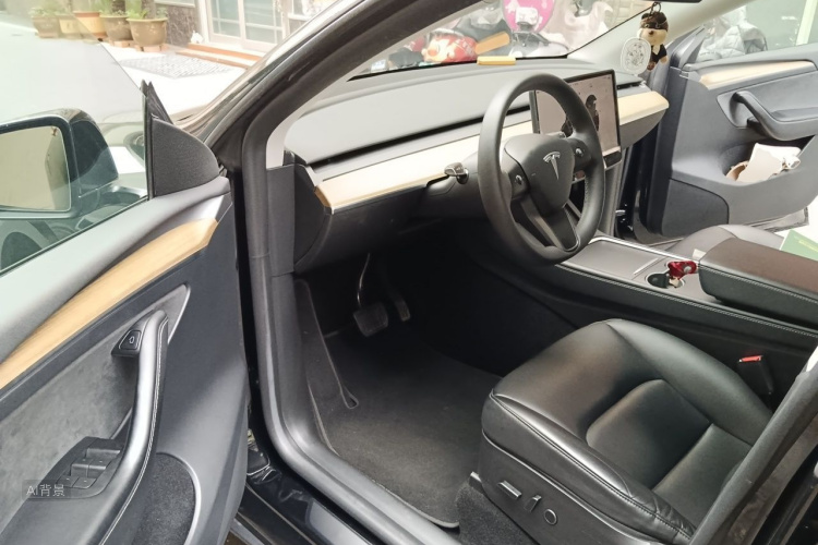 Tesla Model Y 2023 #18 Tesla Model Y 2023 car image #18