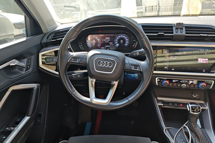 Audi Q3 2020 #12 Audi Q3 2020 car image #12