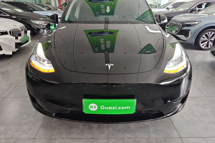 Tesla Model Y 2023 car image #3
