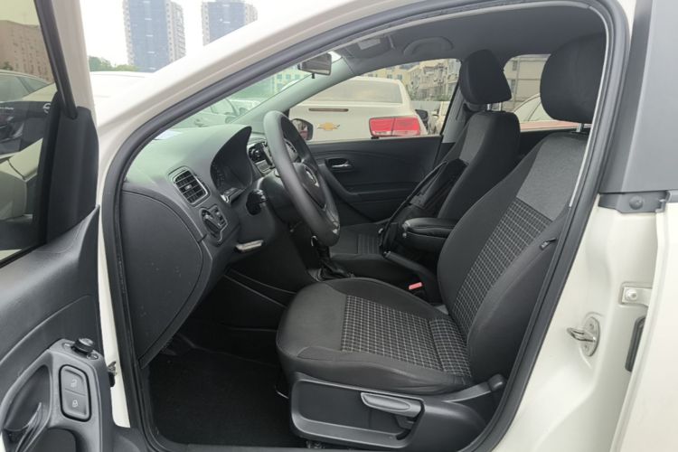 Volkswagen Polo 2015 #19 Volkswagen Polo 2015 car image #19