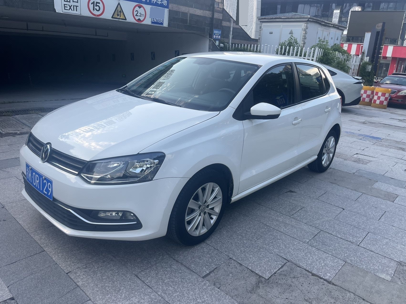Volkswagen Polo 2014 Volkswagen Polo 2014 car image