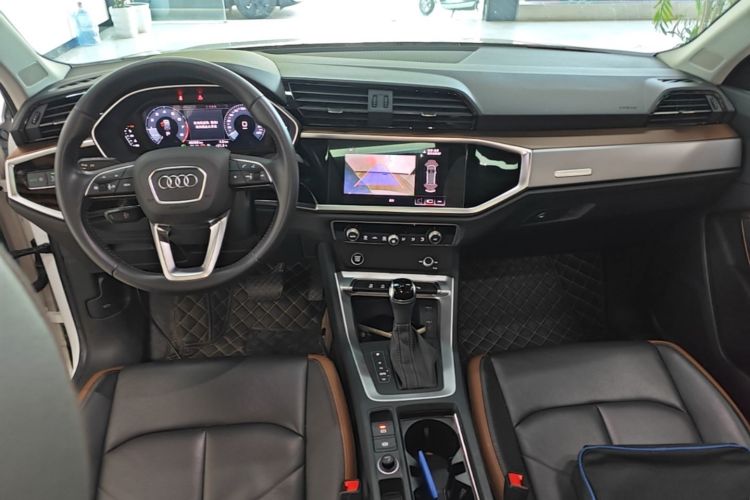 Audi Q3 2021 car image #10