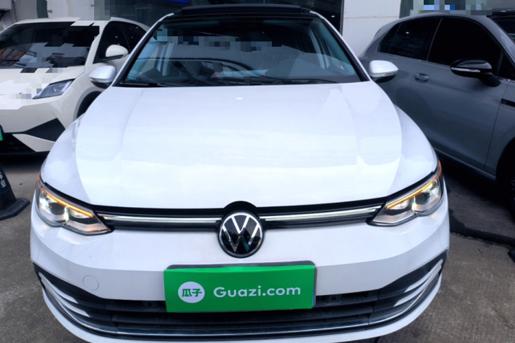 Volkswagen Golf 2022 car image #3