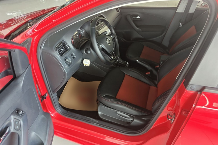 Volkswagen Polo 2016 car image #16