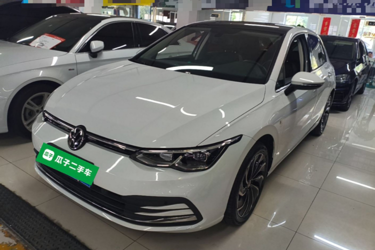 Volkswagen Golf 2022 car image #2
