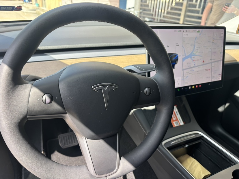 Tesla Model Y 2021 #2 Tesla Model Y 2021 car image #2