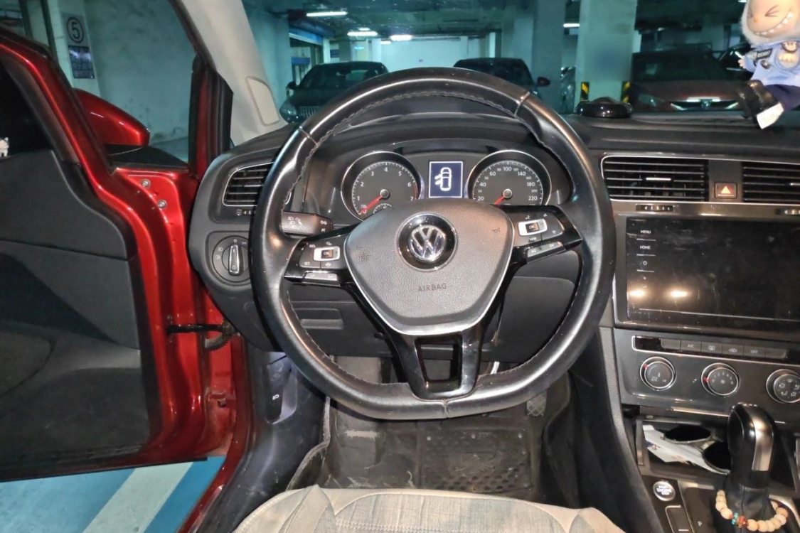 Volkswagen Golf 2020 car image #22