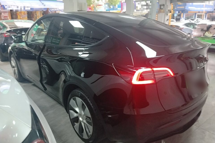 Tesla Model Y 2022 #5 Tesla Model Y 2022 car image #5