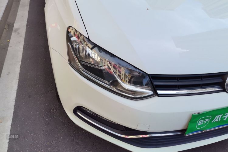 Volkswagen Polo 2015 car image #8