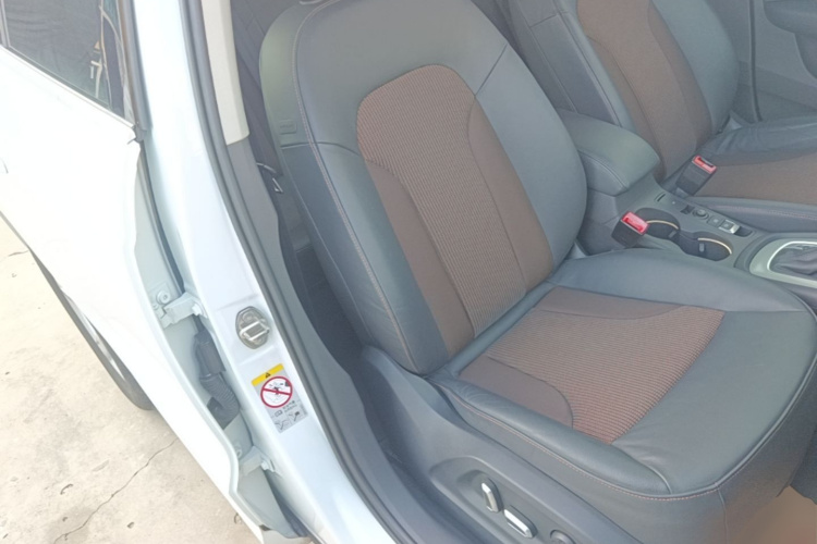 Audi Q3 2016 immagine di auto #24