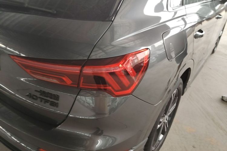 Audi Q3 2020 car image #8