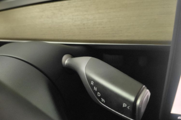 Tesla Model Y 2023 #14 Tesla Model Y 2023 صورة سيارة #14