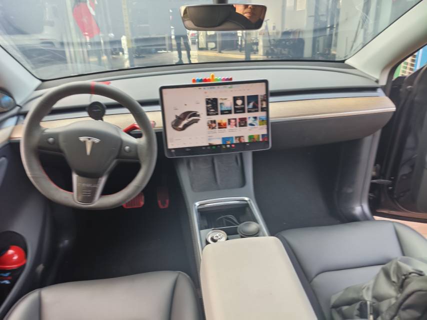 Tesla Model Y 2021 car image #5