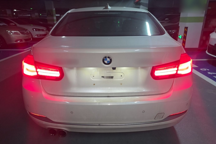 BMW 3 Series 2018 #6 BMW 3 Series 2018 car image #6