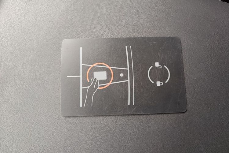 Tesla Model Y 2021 car image #9
