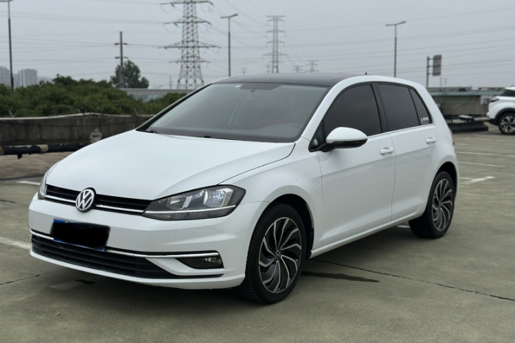 Volkswagen Golf 2020 car image #2