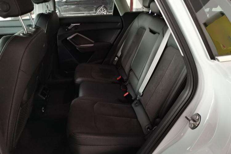 Audi Q3 2022 car image #17
