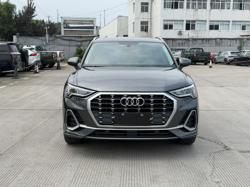 Audi Q3 2020 car image #2